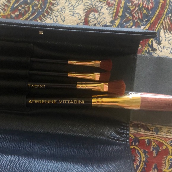 Adrienne Vittadini cosmetic brushes - Picture 2 of 5